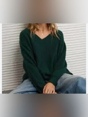 AE Oversized Waffle Knit Sweater VNeck lightweight  Knit Sweater - Olive Green M